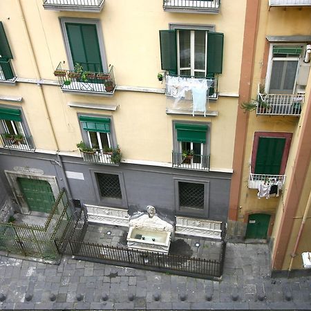 Al Centro E Meglio B&B 那不勒斯 外观 照片